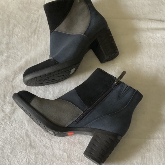 Earth Black and Gray Ankle Boots with Geometric Pattern - Picture 5 of 7